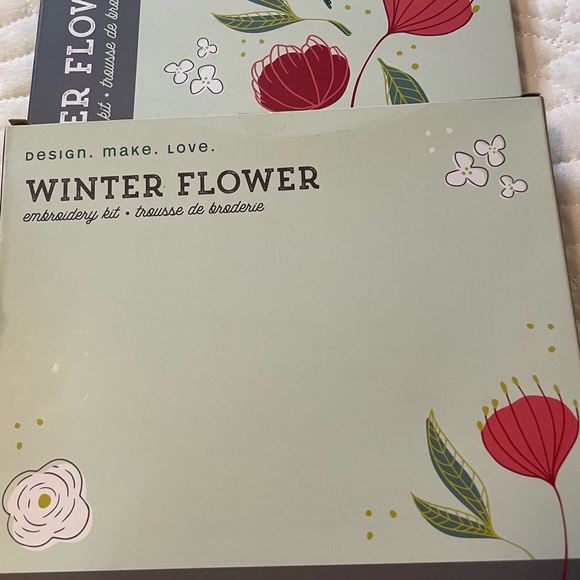 Embroidery Kit Winter Flowers NEW - Picture 2 of 3
